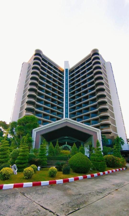 First Pacific Cirrus Hotel Pattaya Exterior photo