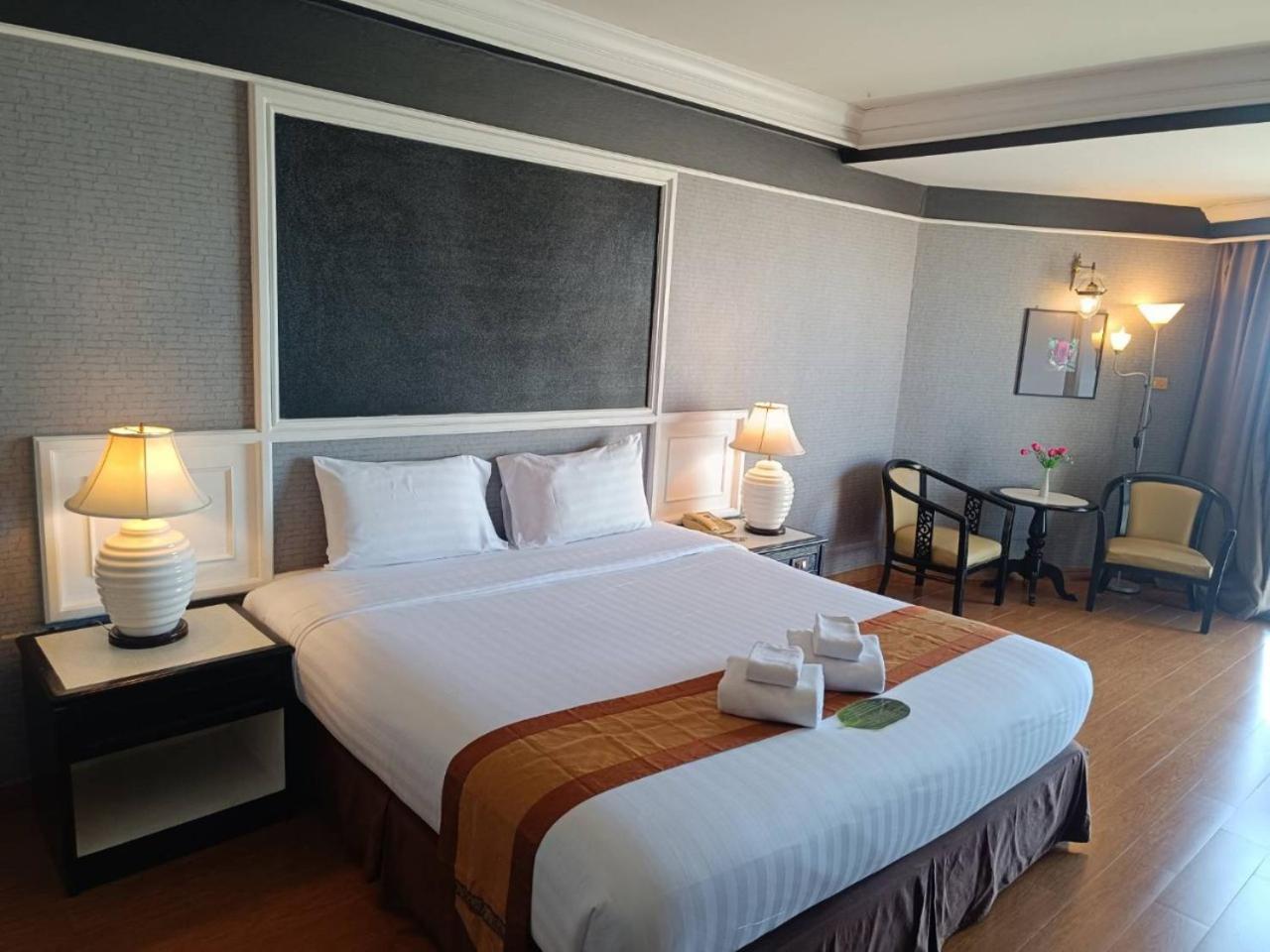 First Pacific Cirrus Hotel Pattaya Exterior photo