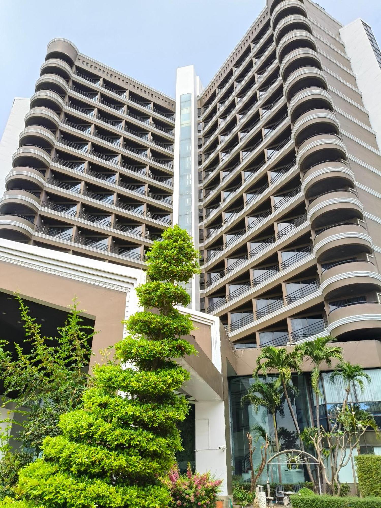 First Pacific Cirrus Hotel Pattaya Exterior photo