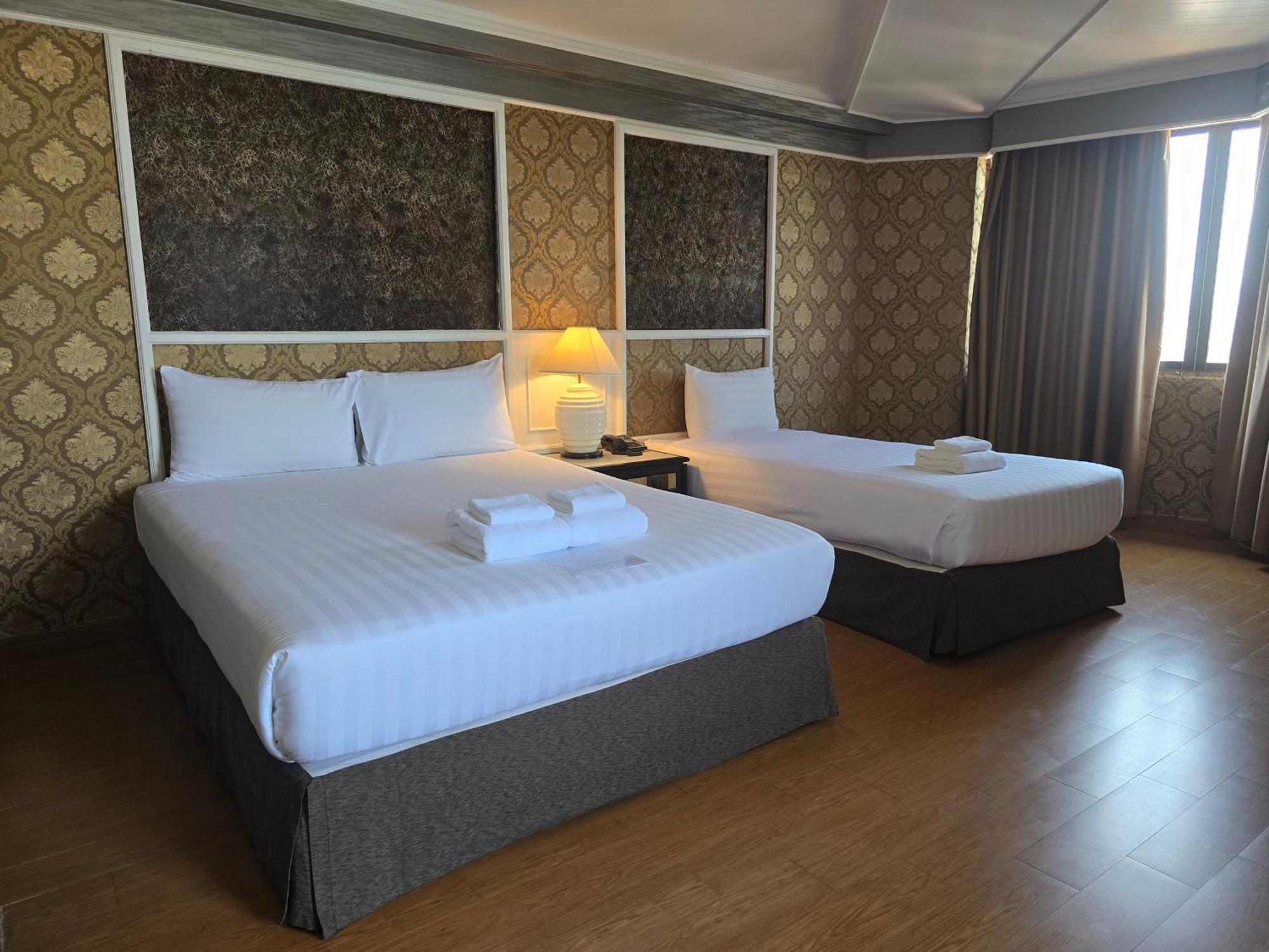 First Pacific Cirrus Hotel Pattaya Exterior photo