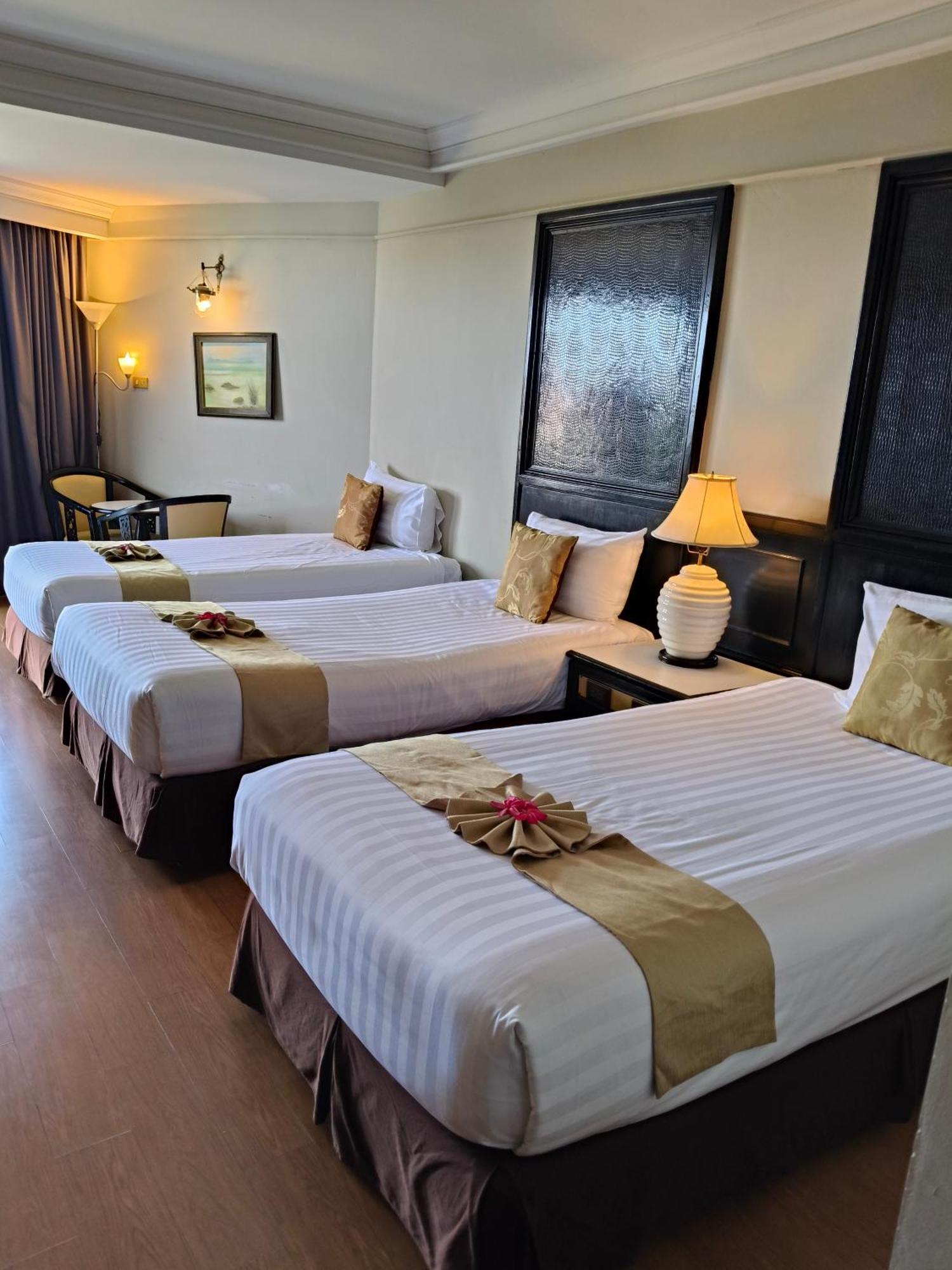 First Pacific Cirrus Hotel Pattaya Exterior photo