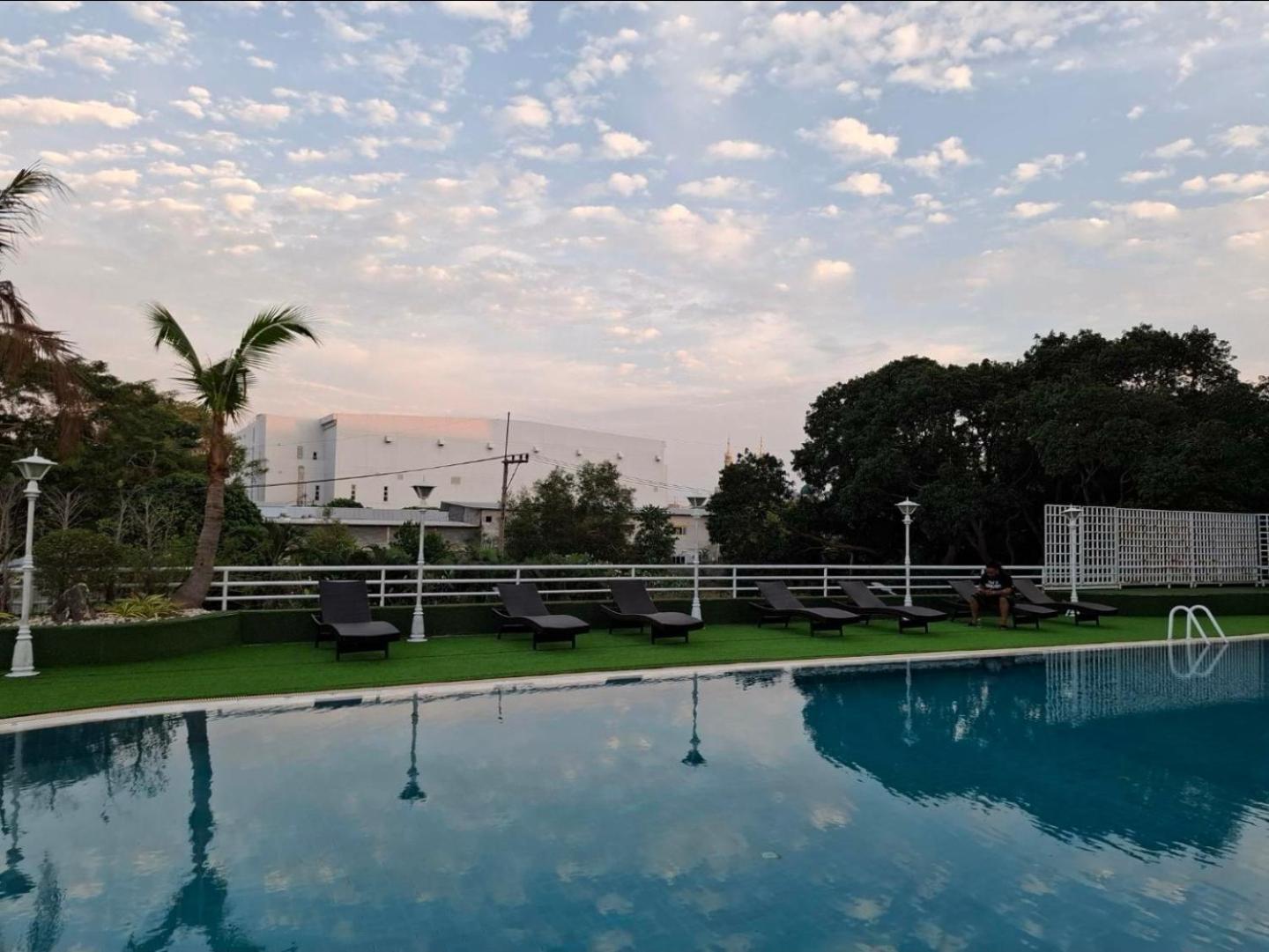 First Pacific Cirrus Hotel Pattaya Exterior photo