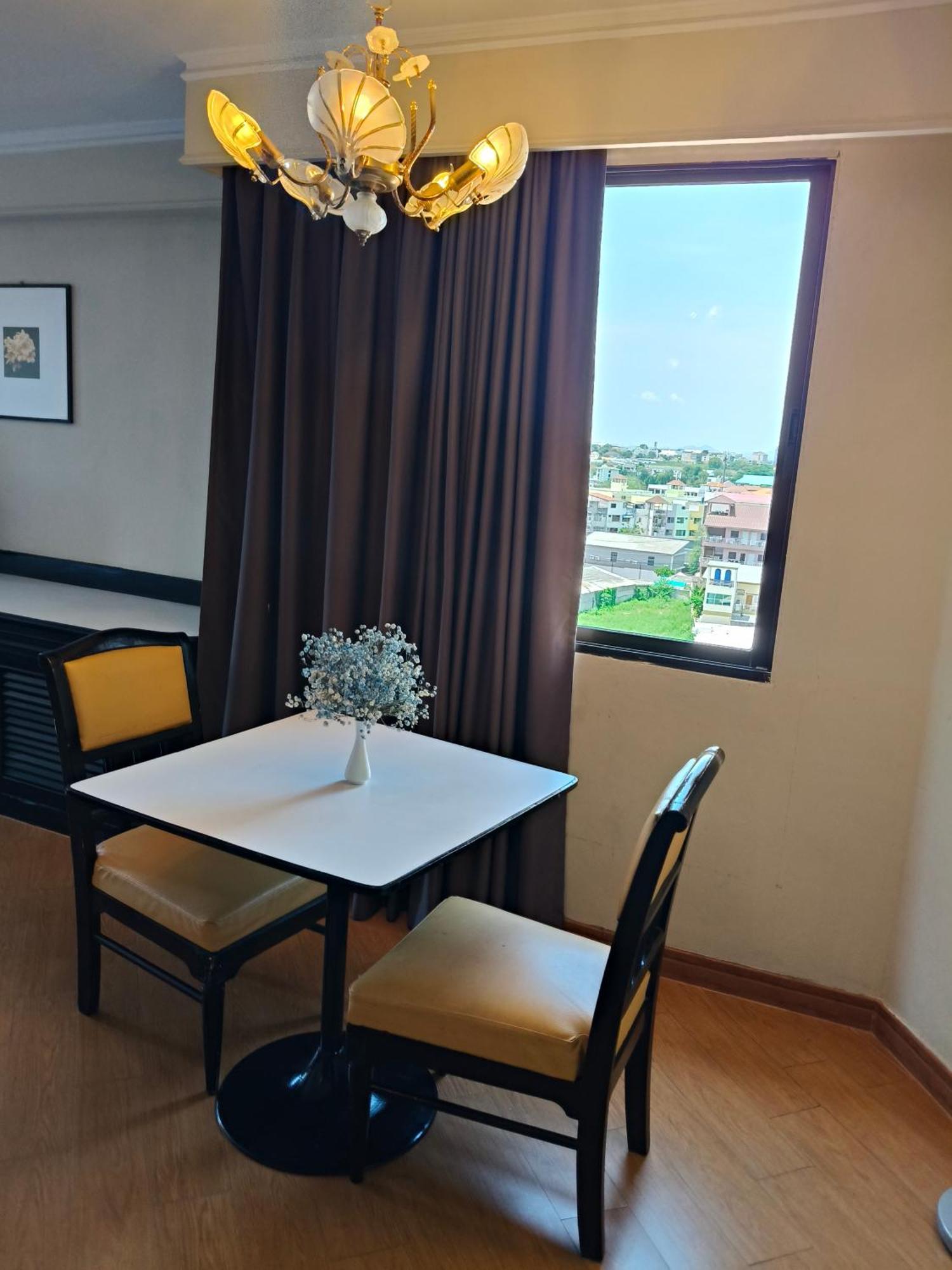 First Pacific Cirrus Hotel Pattaya Room photo