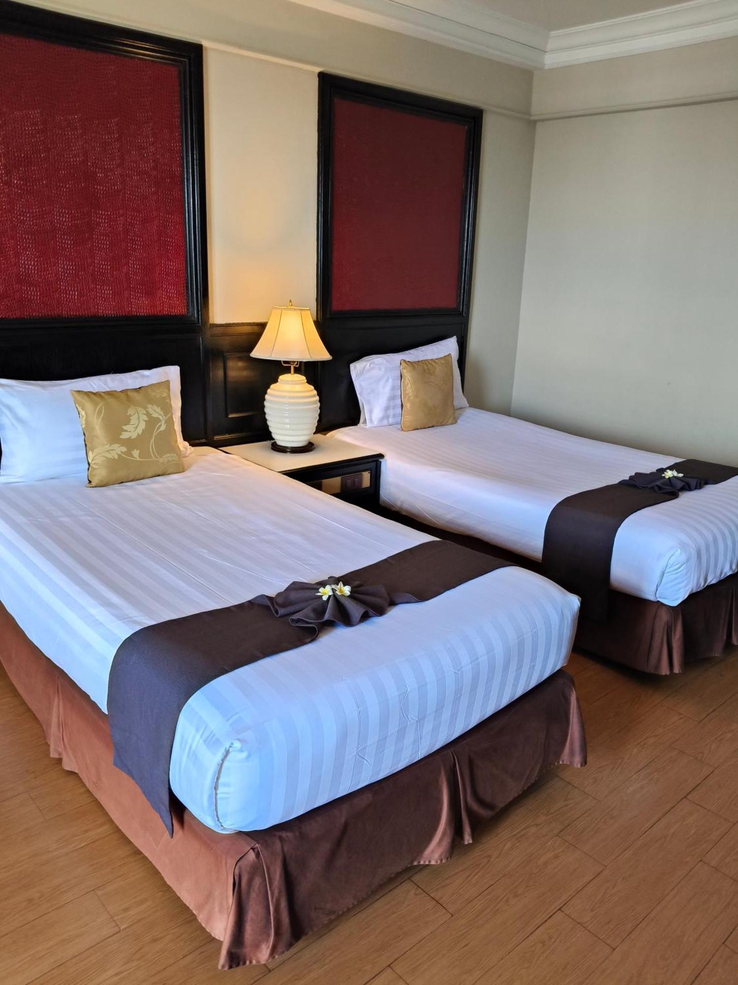 First Pacific Cirrus Hotel Pattaya Exterior photo