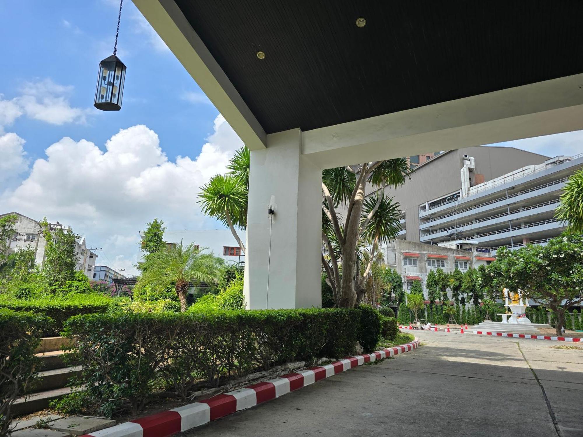 First Pacific Cirrus Hotel Pattaya Exterior photo