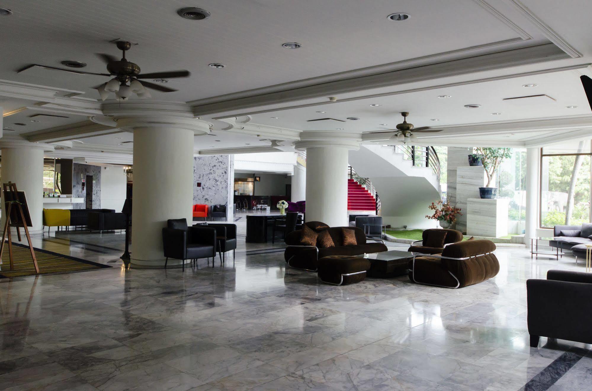 First Pacific Cirrus Hotel Pattaya Exterior photo