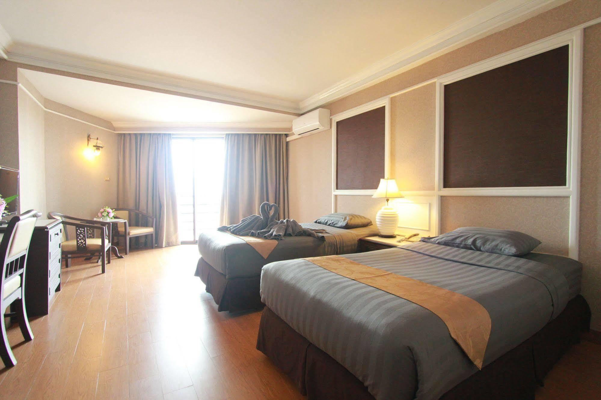 First Pacific Cirrus Hotel Pattaya Exterior photo